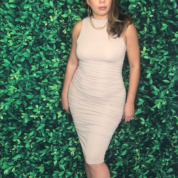 Versatile Ruching Midi Dress - Picture 6 of 6